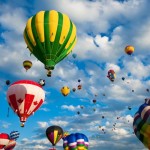 beautiful-balloon-up-in-the-sky_2560x1600_93374